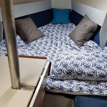 Num Veleiro Em Botel