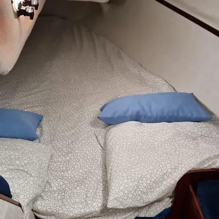 Num Veleiro Em Botel *