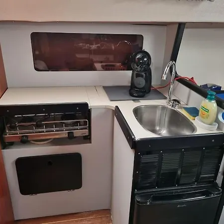 Num Veleiro Em Botel