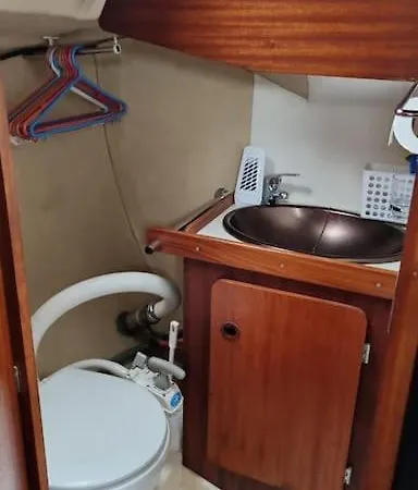 Num Veleiro Em Lisbon